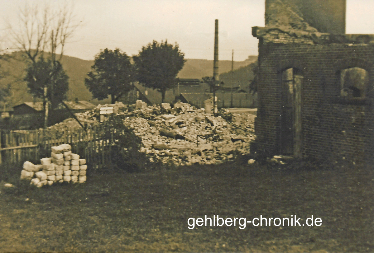 1945 016 Ruine Schilling03 web