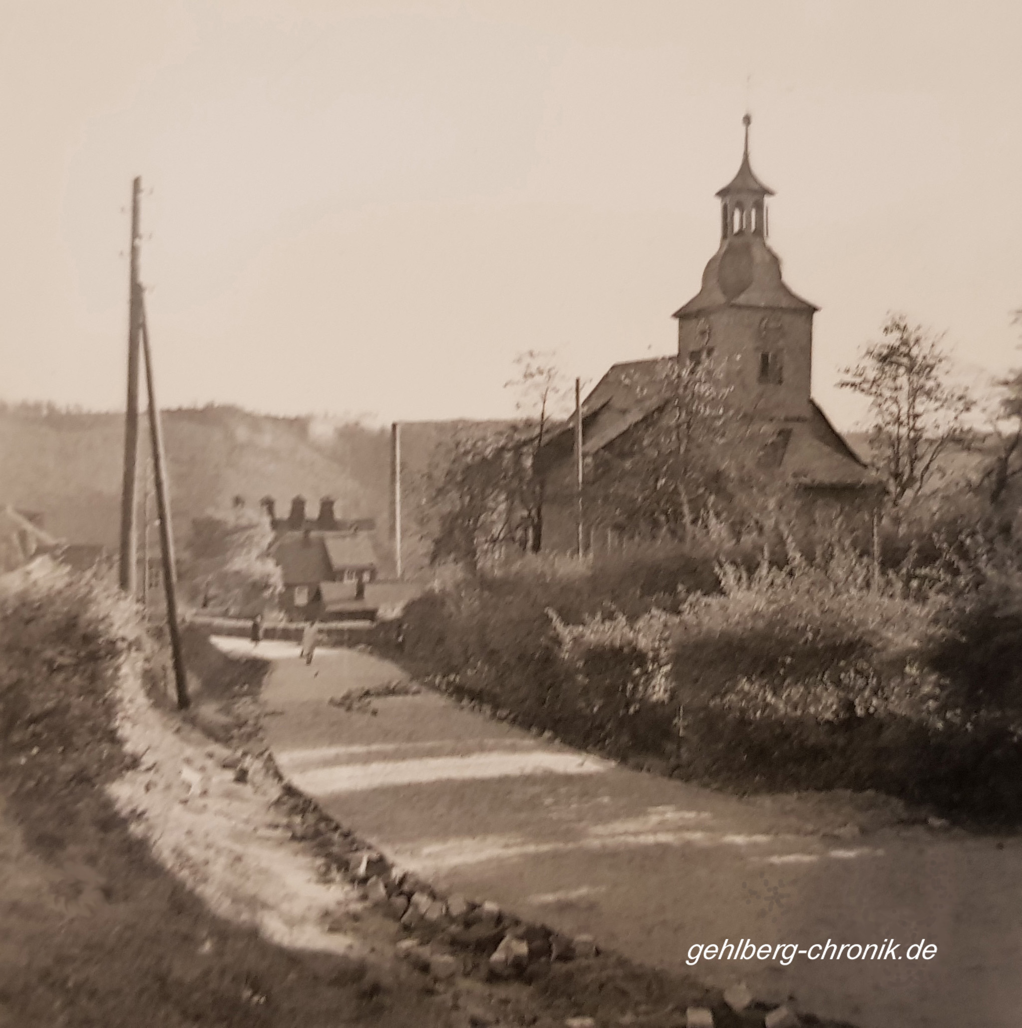 1960 001 Schmuecker Strasse gepflastert2