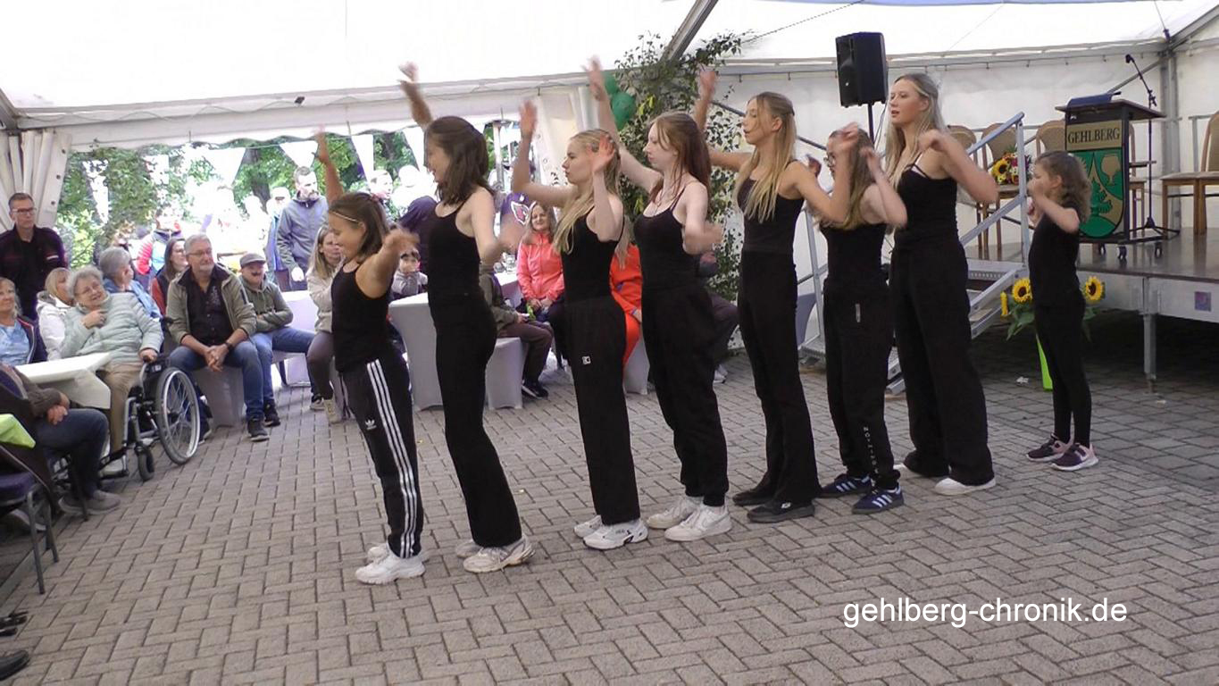 2025 098 Prog Zelt 14 Tanzfasch
